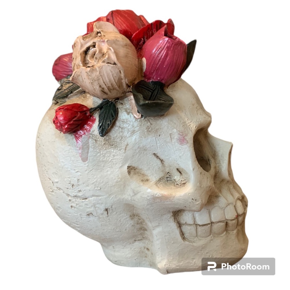 Skull with Roses - Picture 5 of 9